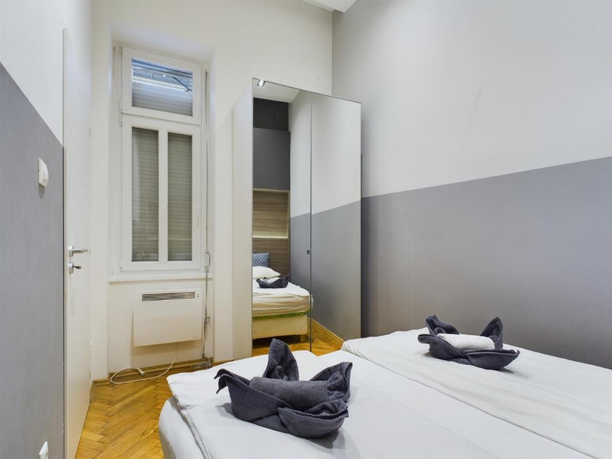 Gray Stylish Central Apartment Budapest Extérieur photo
