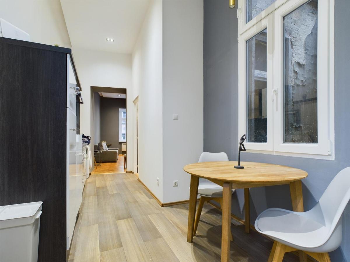 Gray Stylish Central Apartment Budapest Extérieur photo